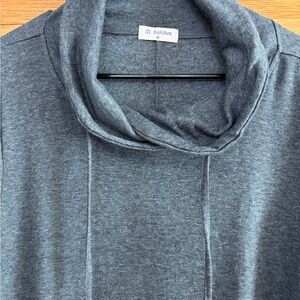 Bulotus Gray Cowl Neck tunic size medium